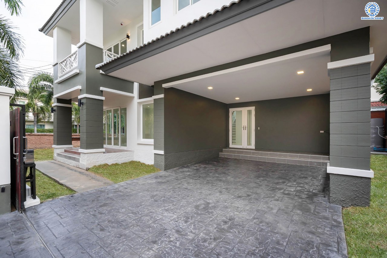 บ้านมือสองตกแต่งใหม่ แบรนด์ Q.House โครงการ คาซ่าแกรนด์ รัตนาธิเบศร์-ราชพฤกษ์ หลังมุม เนื้อที่ 87.5 ตร.ว. ฟังก์ชัน 3 ห้องนอน 4 ห้องน้ำ จอดรถได้ 2 คัน พร้อม Facilities ครบครัน บนทำเลเดินทางสะดวก ติดถนนราชพฤกษ์ ใกล้เซ็นทรัลเวสต์เกต และรถไฟฟ้าสายสีม่วง "สถานีบางรักใหญ่"